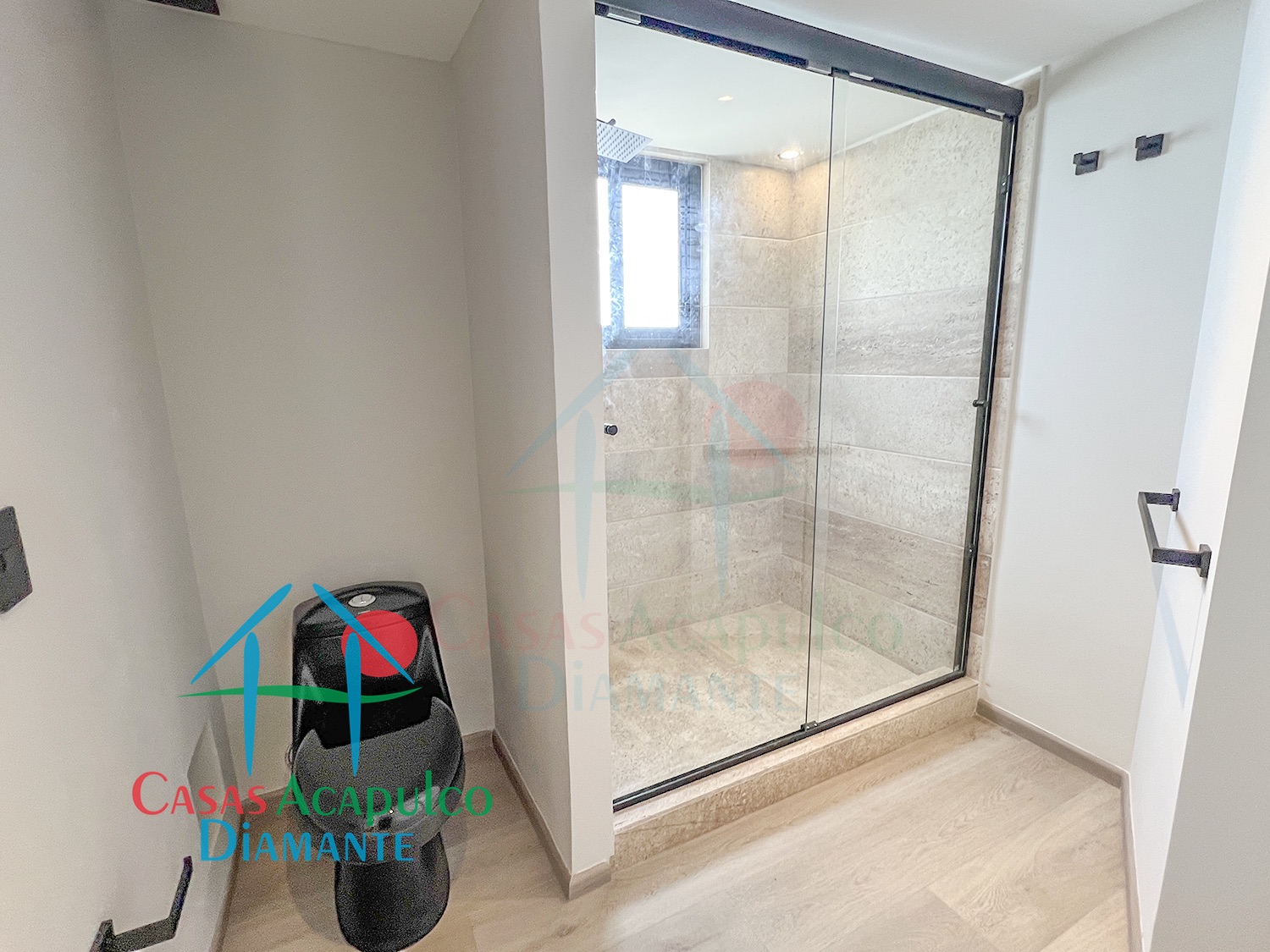 Romano Suites Hab 106-107 - Baño 1